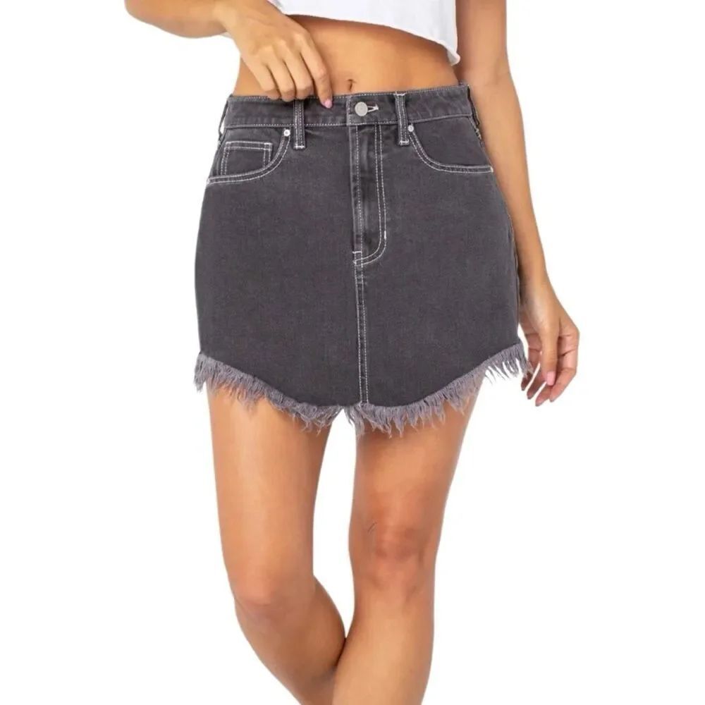 Celebrity Pink frayedβdenim mini skirt Size 7/28